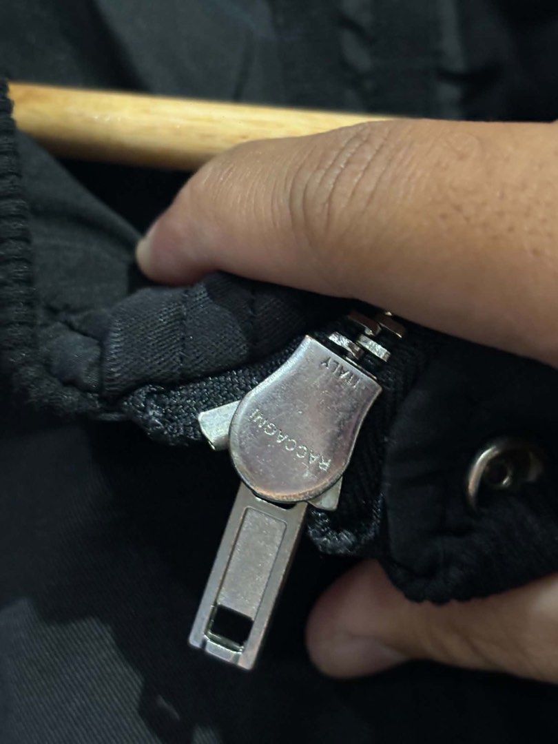 Rick Owens DRKSHDW Black Bomber Jacket (Category: Coats, Jackets and Outerwear) located in Bambang. Submitted by heats777 (Listing ID 1467502352, Image 3). Description: .