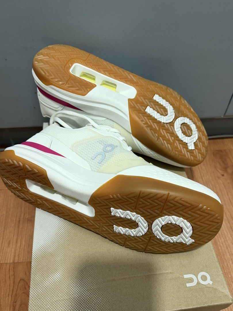 Roger Advance Pro Women 9.5 (Category: Sneakers) located in Quezon City. Submitted by theluxuryrack (Listing ID 1467518850, Image 2). Description: .