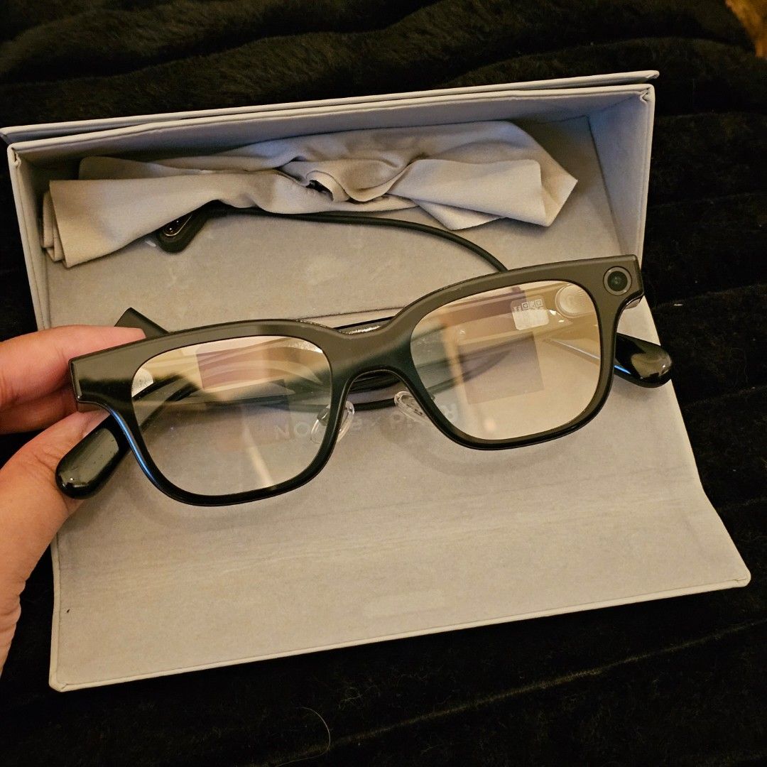 Rokid x Bolon AR Glasses with Case (Category: Office & Business Technology) located in Manila. Submitted by 1998olga1998 (Listing ID 1467494165, Image 3). Description: Selling my Rokid glasses we bought for 38k just last July 2026. Basically brand new as I only used it 3x for presentations. RFS: Have no use for it anymore after graduating this year and ayoko matambak lang dahil super maganda siya. ***Negotiable pa for sure buyer, message me with 