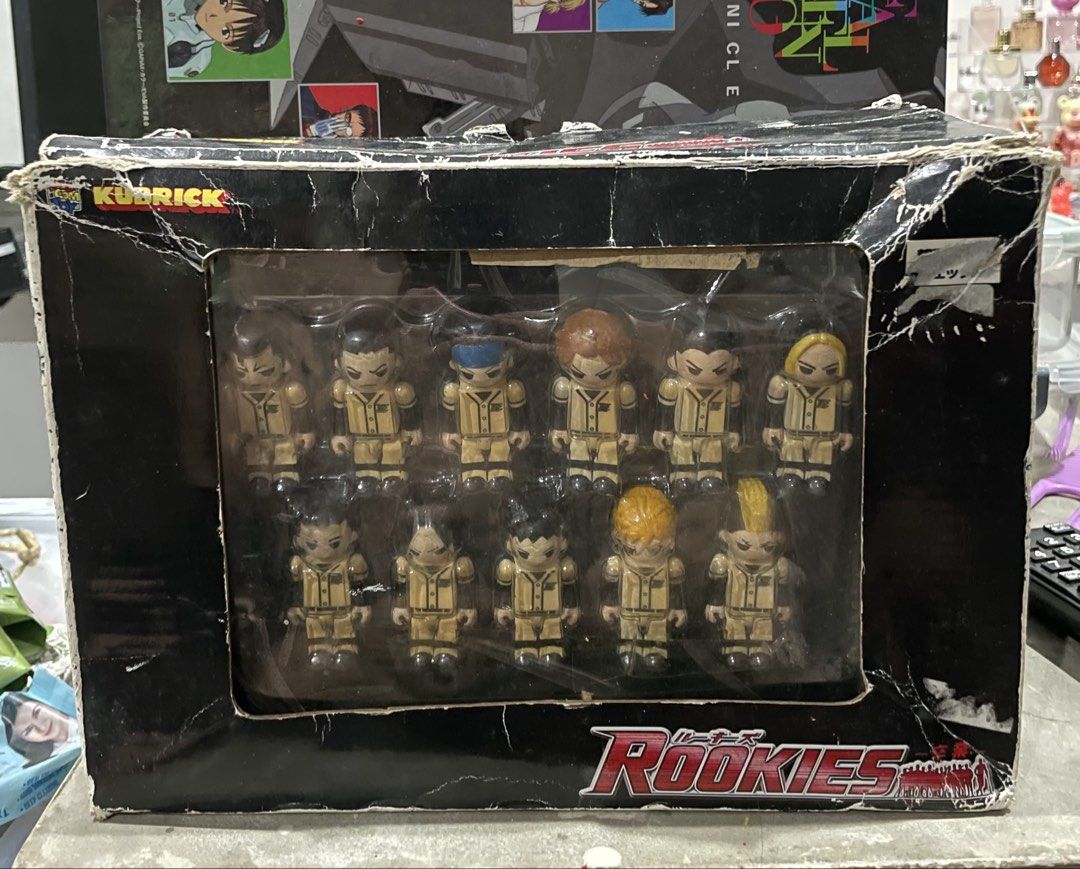 Rookies Kubricks (Category: Vintage Collectibles) located in Valenzuela. Submitted by _vintagecollector (Listing ID 1467546617, Image 1). Description: Complete rookies kubrick characters Yellowish of figures Damage box .