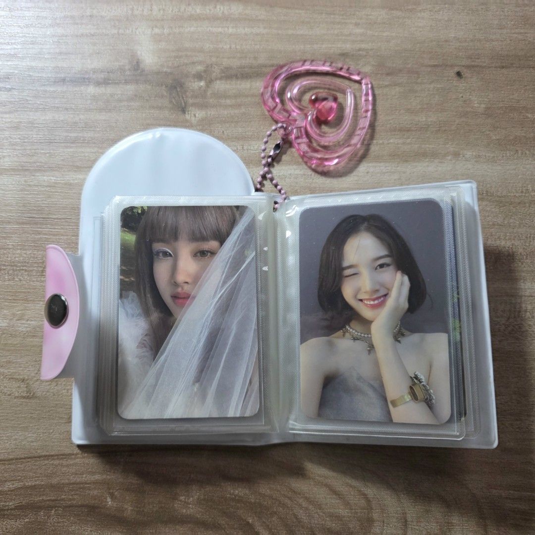 rosydreaming 1p collect book binder (Category: Trading Cards Accessories) located in Quezon City. Submitted by hjaelly (Listing ID 1467427138, Image 2). Description: rosydreaming heart beam holder collect book - PHP 350 - used/preloved - can fit 28 pcs .