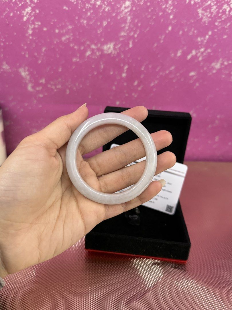 Round Jadeite Bangle (Category: Bracelets) located in Puchong. Submitted by caynee14 (Listing ID 1467478421, Image 3). Description: Type A Natural jade bangle comes with the AGL certification. Size in 51.14mm. Prefer meet-up in Puchong area.