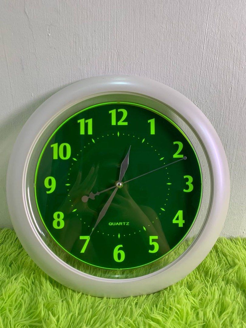 Round Quartz Wall Clock – Green Dial with White Frame (Category: Clocks) located in Manila. Submitted by nicanicss (Listing ID 1467386946, Image 2). Description: Round Quartz Wall Clock – Green Dial with White Frame Description: Round quartz wall clock featuring a unique dark green dial, bright green numbers, and a white frame. Easy-to-read design, perfect for home, office, or room decoration. Condition: Used Working Condition Price: ₱450.