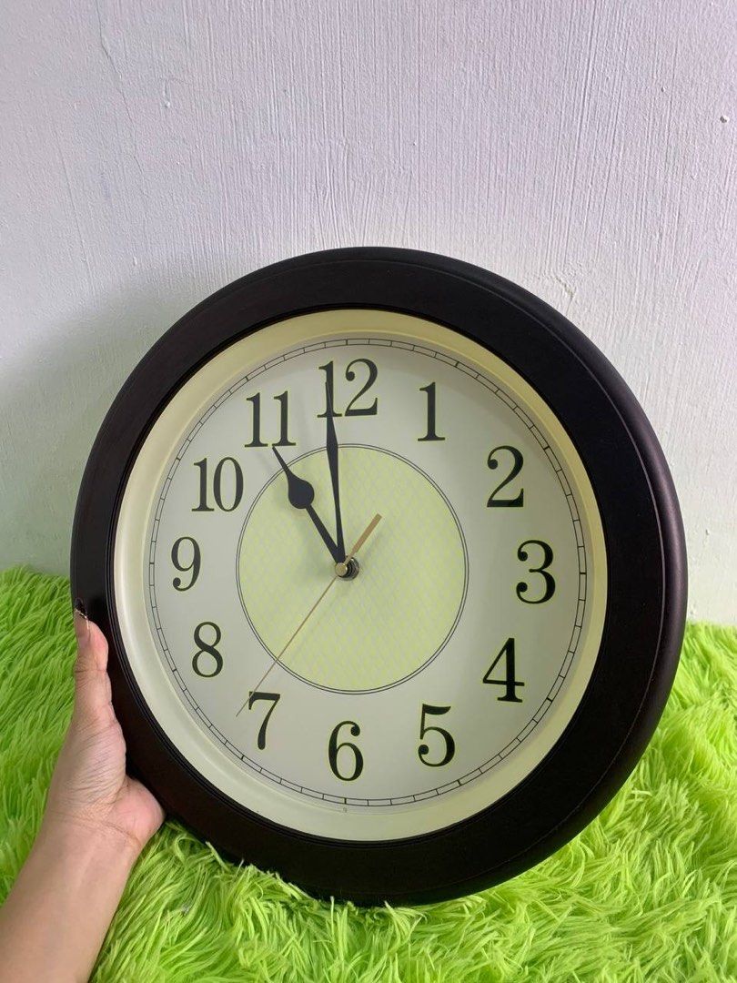Round Wall Clock – Black Frame with Large Numbers (Category: Clocks) located in Manila. Submitted by nicanicss (Listing ID 1467386668, Image 2). Description: Round Wall Clock – Black Frame with Large Numbers Description: For sale: Round wall clock with a black frame, cream-colored dial, and large, easy-to-read numbers. Simple and classic design, perfect for your home, office, or room. Working Condition Price: ₱450.