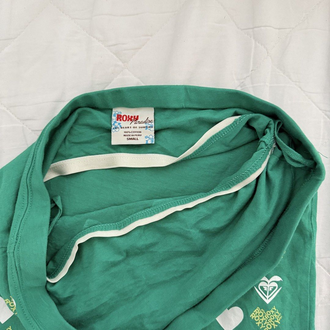Roxy Surf Vintage Tube Top (Category: Others Tops) located in Davao. Submitted by aug_amari (Listing ID 1467382189, Image 3). Description: fits Small! so cutee & comfyy.