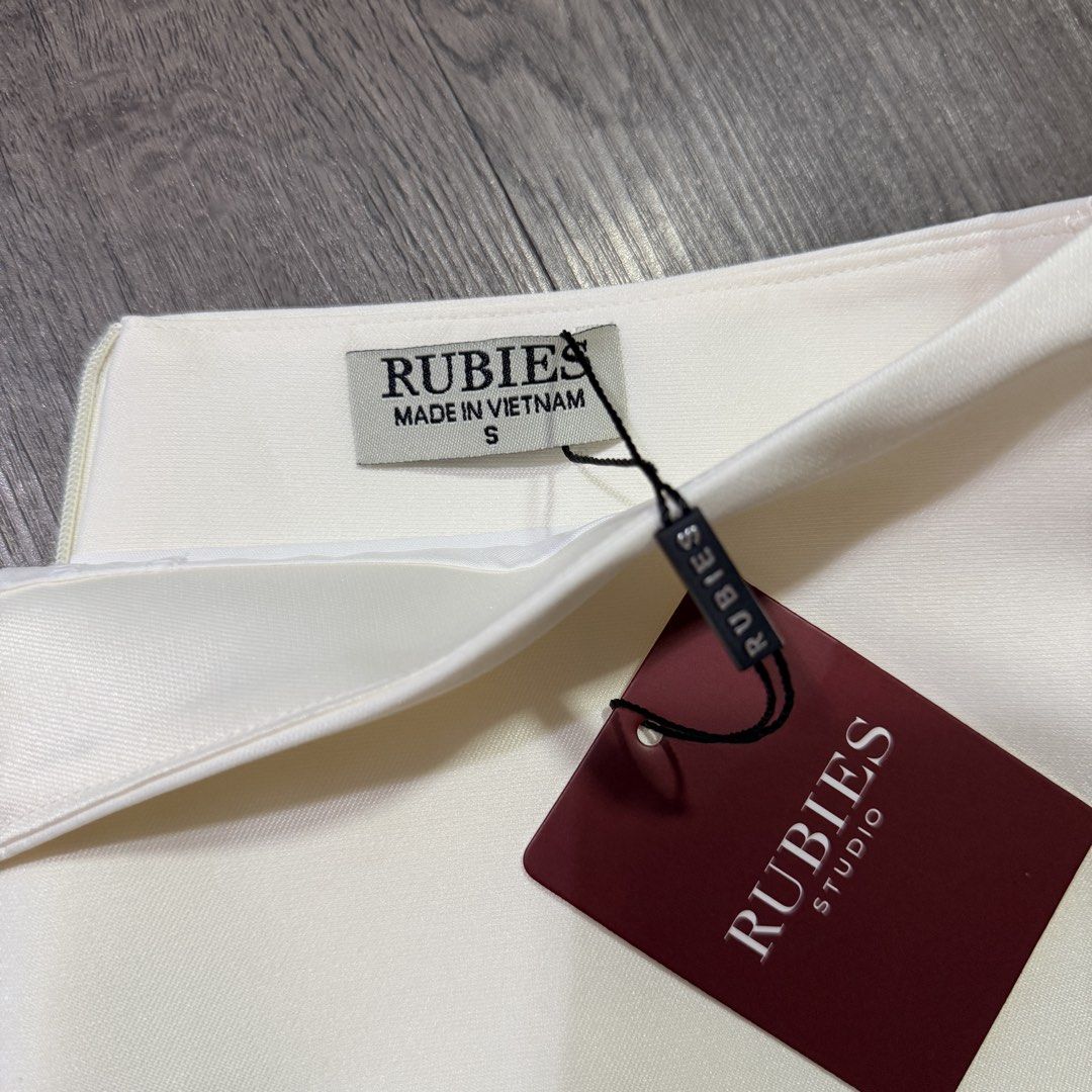 Rubies Dreamer Skort Cream (Category: Skirts) located in Quezon City. Submitted by matcharapp (Listing ID 1467462461, Image 3). Description: - Color: Cream - Size: Small (25-26) - Brand new with tags (BNWT), never worn - RFS: Loose on me, should’ve gotten the XS - Selling it the same price I got it..