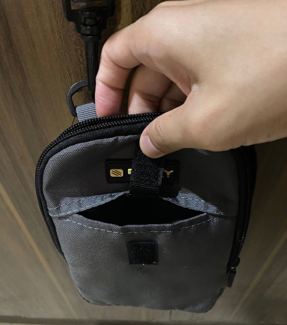Rudy Project Puglia Neck Wallet (Grey) (Category: Sling Bags) located in Davao. Submitted by wilddog-09e0 (Listing ID 1467463233, Image 3). Description: Selling Deadstock Rudy Project Neck Wallet Location: Davao City I Open for personal delivery & meet-up within Davao City. Payment first / NO COD-COP Courier: J&T.