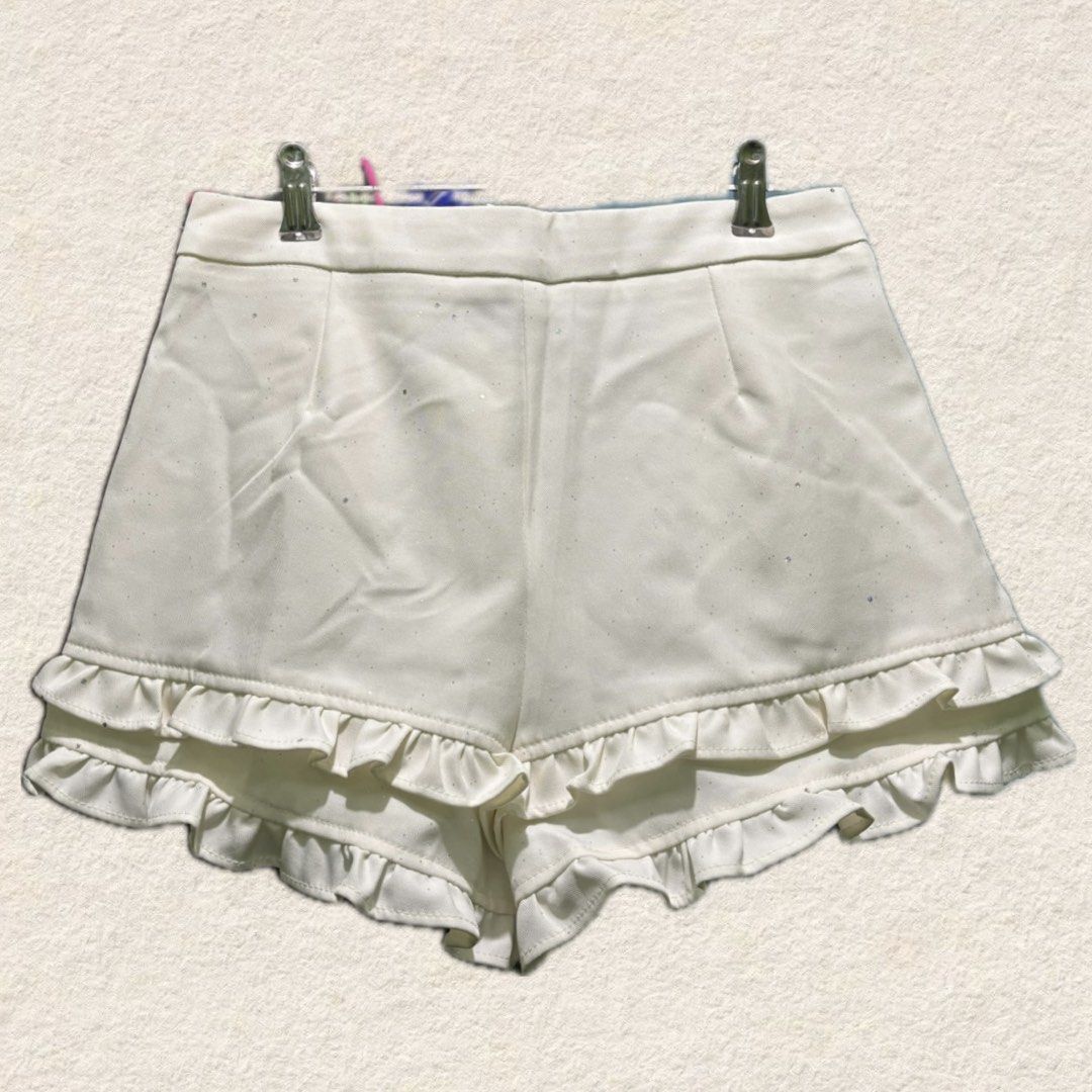 Ruffled shorts (Category: Shorts) located in Pasay City. Submitted by blushyblooms (Listing ID 1467513747, Image 2). Description: ⭐️ Ruffled shorts 📦 𝐏𝐚𝐬𝐚𝐲 𝐂𝐢𝐭𝐲 𝚜𝚑𝚒𝚙𝚜 𝚗𝚊𝚝𝚒𝚘𝚗𝚠𝚒𝚍𝚎 𝚟𝚒𝚊 𝚓&𝚝 + 𝚏𝚕𝚊𝚜𝚑 𝚎𝚡𝚙𝚛𝚎𝚜𝚜 ♡.