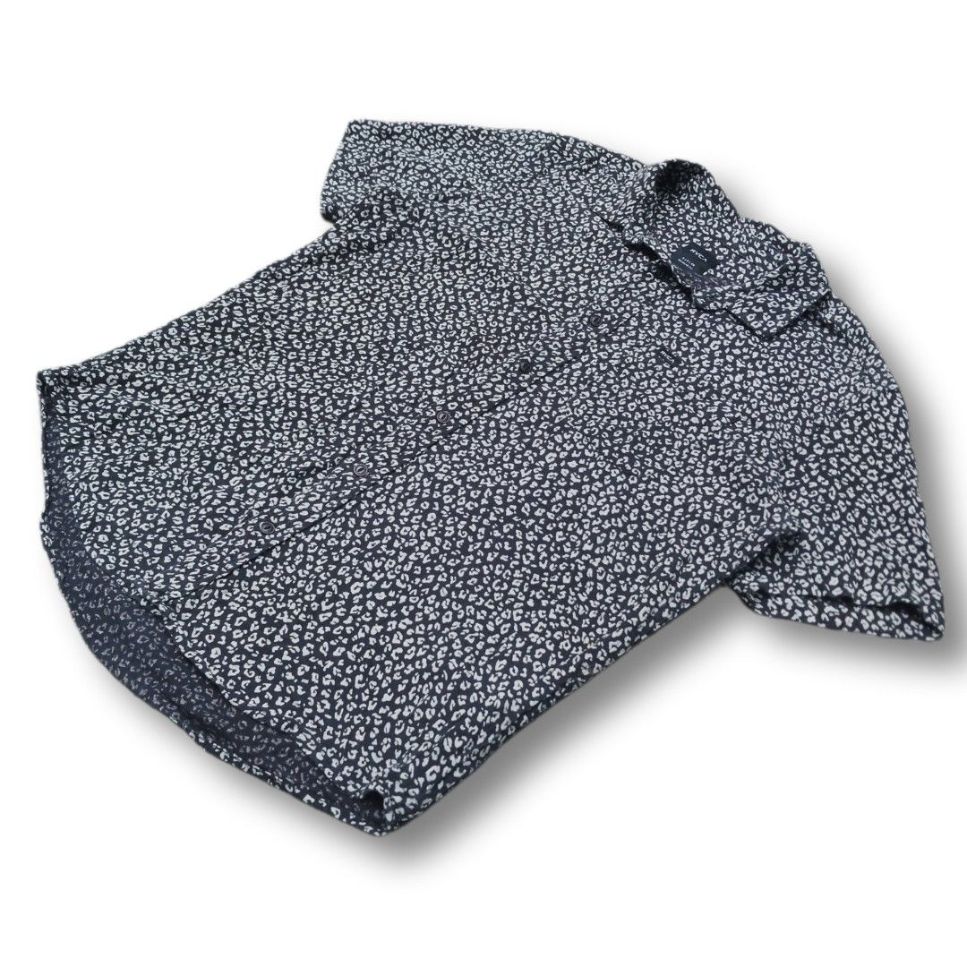 RVCA Leopard Print Short Sleeve Button Up (Category: Tshirts & Polo Shirts ) located in Cavite. Submitted by spinfits (Listing ID 1467556211, Image 2). Description: - Brand: RVCA - Style: Short sleeve button-up shirt - Pattern: Black and white leopard animal print - Size: Small (Regular fit) - Details: Left chest pocket with logo tag, branded buttons - Condition: Clean and ready to wear Size: S-M (Width: 20.5") (Lenght: 27") INCHES Condition: (Li