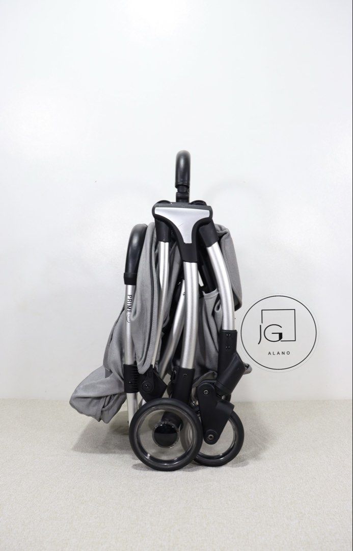 Ryan Prime Light Cabin Approved Stroller Compact Stroller (Category: Strollers) located in Valenzuela. Submitted by jgalano1 (Listing ID 1467458532, Image 2). Description: Stroller Price: ₱4500.00 Brand: Ryan Prime Light Condition: Used from Korea, in good condition. Minimal scratches from normal use. Age Recommendation: From birth up to 36 months, with a maximum weight capacity of 15kg. Features: - Ultra-lightweight design, approximately 5.8kg -