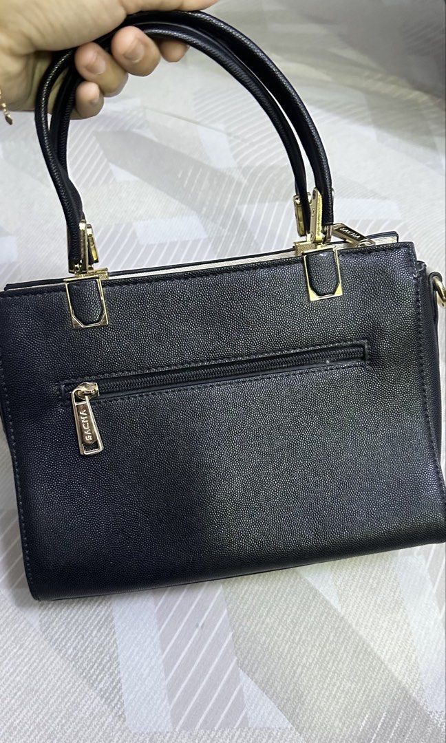 Sacha handbag (Category: Shoulder Bags) located in Kuah. Submitted by tsnimibrhm_ (Listing ID 1467448564, Image 2). Description: Hi nak letgo handbag ni. Condition new unused. Banyak sangat handbag tak terpakai nanti kena hisab 🥲.