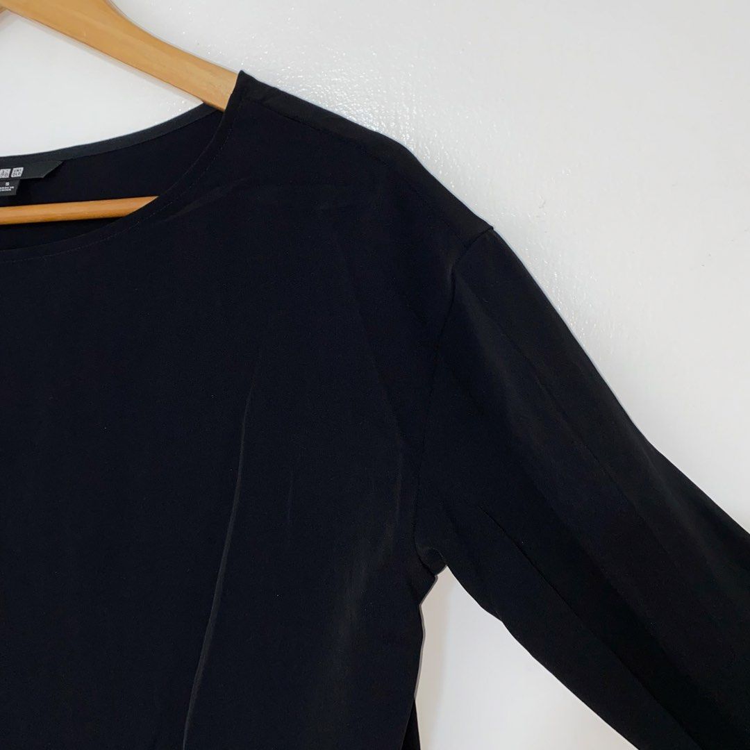 SALE‼️UNIQLO drape top (Category: Blouses) located in San Jose del Monte. Submitted by mamiracky (Listing ID 1467471507, Image 3). Description: Last price posted In good condition No flaws No when worn .