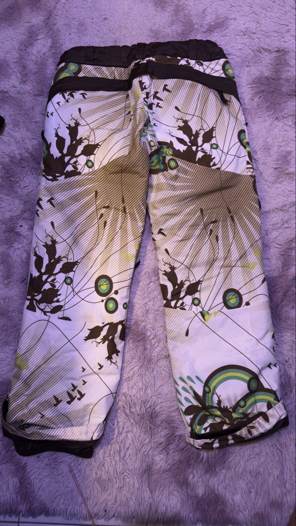 SALOMON SKI PANTS (Category: Jeans) located in Manila. Submitted by ukwhtsup (Listing ID 1467557782, Image 2). Description: RARE AND GOOD AS NEW.