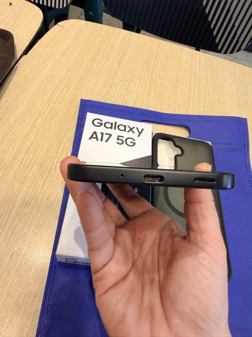 Samsung A17 5g 4/128gb smart locked (Category: Samsung) located in Pasig City. Submitted by Tuligskanga (Listing ID 1467529070, Image 3). Description: Helping a friend to sell samsung a17 5G Halos di nagamit galing sa smart Open box and chineck lang nabilhan den case pero di naman nagamit Unused usb cable Box and case No issues No dent No scratches Spec’s 👇🏼 6’7 Super amoled screen 4GB ram 128gb rom Android 15 50mp rear cam 13mp rear cam Finger