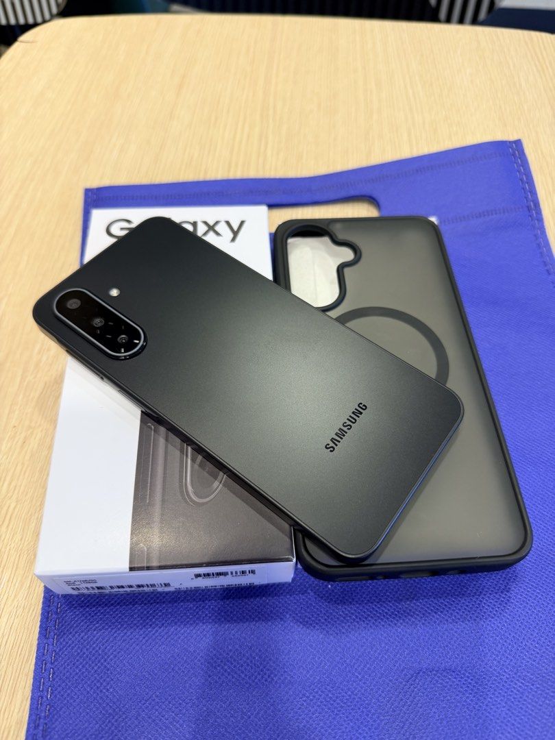 Samsung A17 5g 4/128gb smart locked (Category: Samsung) located in Pasig City. Submitted by Tuligskanga (Listing ID 1467529070, Image 2). Description: Helping a friend to sell samsung a17 5G Halos di nagamit galing sa smart Open box and chineck lang nabilhan den case pero di naman nagamit Unused usb cable Box and case No issues No dent No scratches Spec’s 👇🏼 6’7 Super amoled screen 4GB ram 128gb rom Android 15 50mp rear cam 13mp rear cam Finger