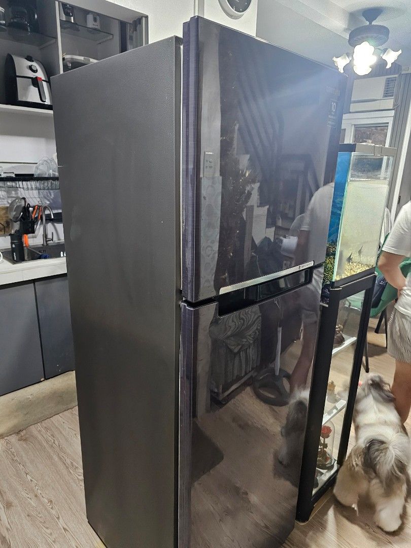 Samsung Double Door Refrigerator (Category: Refrigerators and Freezers) located in Caloocan City. Submitted by quickforest.014aad (Listing ID 1467371646, Image 1). Description: - Brand: Samsung Double Door Fridge - Finish: Dark brushed metal - Technology: Digital Inverter (quiet & energy-efficient) - Interior: Glass shelves, crisper drawer, and door bins - Freezer: Includes ice maker trays - Condition: Clean inside, excellent working condition - 