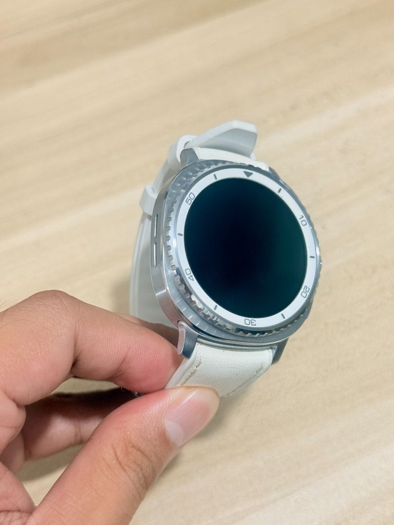 Samsung Galaxy Watch8 Classic (Category: Wearables & Smart Watches) located in Pasig City. Submitted by marcusjaye (Listing ID 1467420664, Image 2). Description: FOR SALE: Samsung Galaxy Watch8 Classic 💰 Price: PhP 14,500 [Slightly negotiable] ⌚ Size: 46mm 📶 Connectivity: Bluetooth 🎨 Color: Silver Selling my Samsung Galaxy Watch8 Classic, used only around 3 times. Barely used and well cared for. Letting it go as part of my decluttering. ✨ Exce