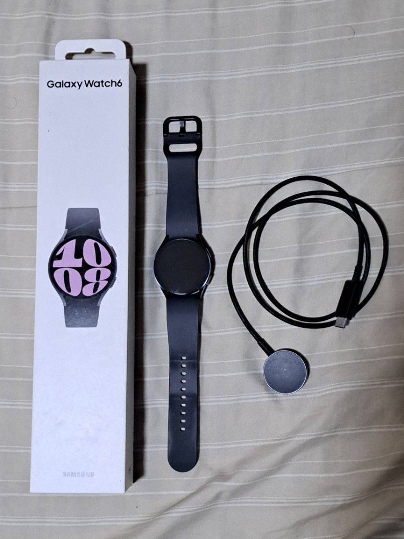 Samsung Galaxy Watch 6 (Category: Wearables & Smart Watches) located in Talisay. Submitted by taxicabreros (Listing ID 1467493942, Image 1). Description: Barely used RFS: Upgrade Meet-up locations: Talisay, Fuente, IT Park.