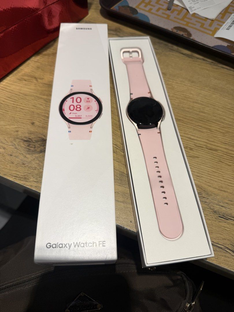 Samsung watch FE 40mm almost a new (Category: Wearables & Smart Watches) located in Pasig City. Submitted by Tuligskanga (Listing ID 1467531081, Image 2). Description: Helping a friend to sell her watch slightly use Samsung watch FE 40mm pink Regalo sa kanya ng bf nya No issue No dent No scratches Compatible samsung only and Android phone 40mm Bluetooth Gps Pasig area Meetup only for checking the watch After lunch available .