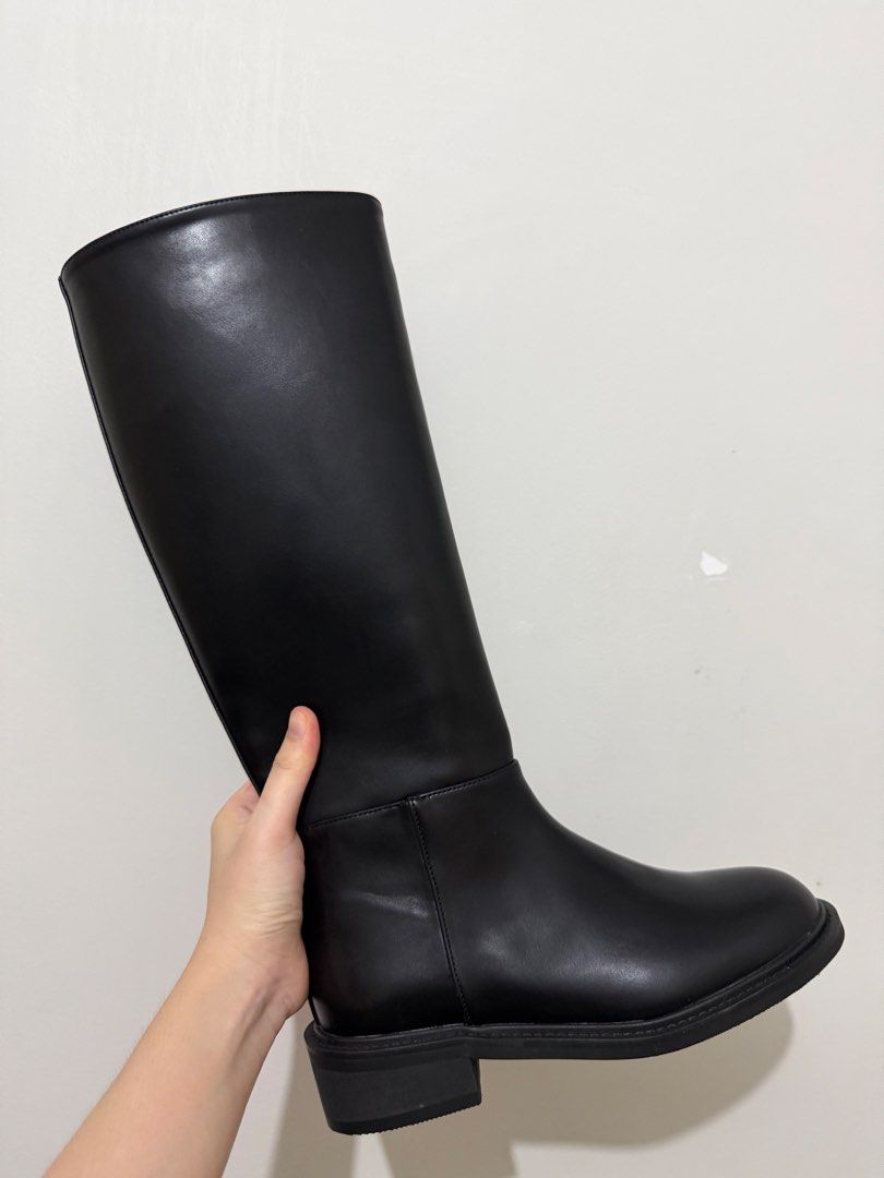 SAPPUN Bomir Round Long Boots (Category: Boots) located in Manila. Submitted by lmanuzon (Listing ID 1467513629, Image 1). Description: - Brand: SAPPUN - Color: Black - Style: Long boots with round toe design - Heel Height: 4cm - Closure: Side zipper for easy wear - Condition: Brand new, never worn out - Inclusions: Original box and dust cover included - Size 24.0 cm.