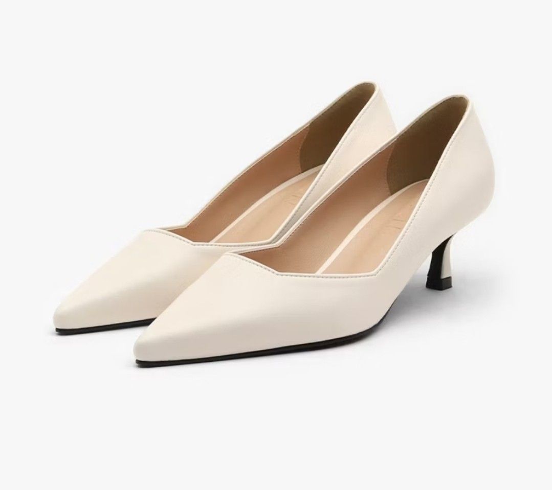 SAPPUN Ivory Pointed Toe Kitten Heels Size 230 (Category: Heels) located in San Mateo. Submitted by reyshel08 (Listing ID 1467379025, Image 1). Description: - Brand: SAPPUN - Style: Pointed toe heels with sleek curved collar line - Color: Ivory - Size: 230mm - Heel Height: 7cm - Condition: Worn once for a quick event, basically untouched / like new - Inclusion: Original shoebox included.