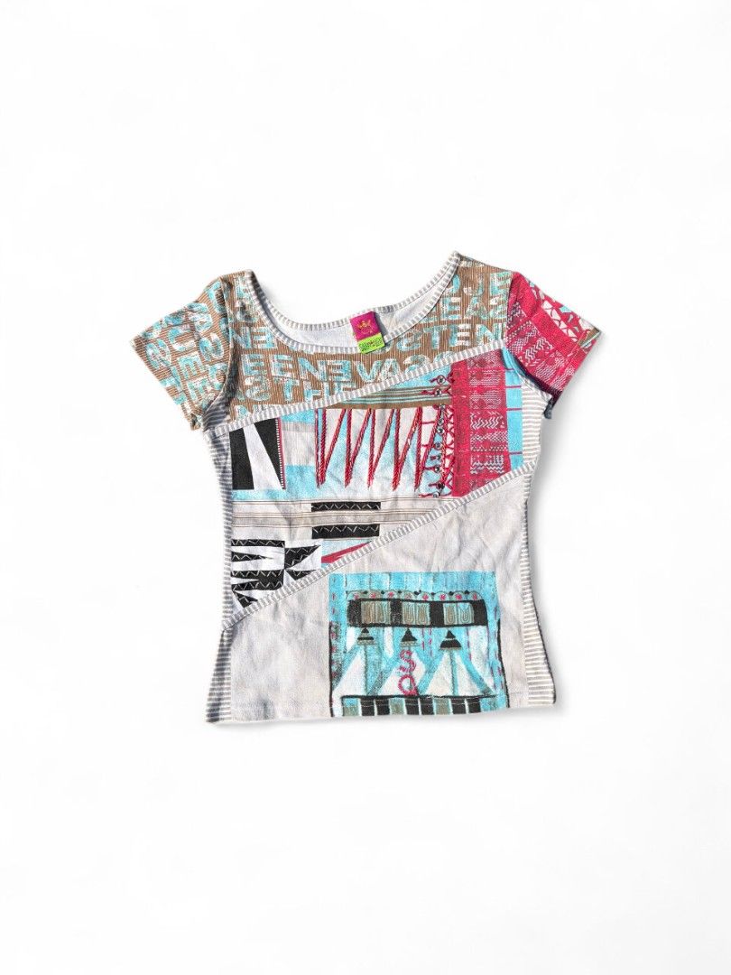 Save The Queen Graphic AOP Top (Category: Others Tops) located in Davao. Submitted by wildhearts121 (Listing ID 1467463280, Image 1). Description: XS-Small Like new No flaws.