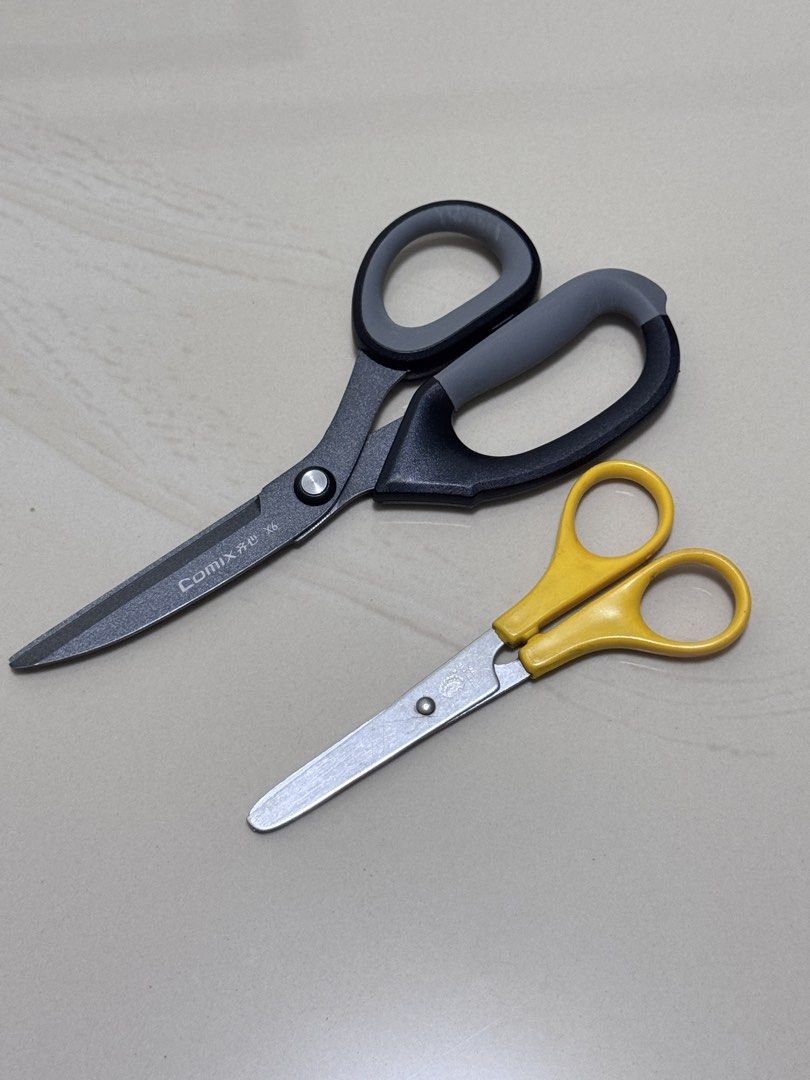 Scissors (Category: Craft Supplies & Tools) located in Singapore. Submitted by theluckystore88 (Listing ID 1467502481, Image 1). Description: Self collection both at Hougang St 22 or carousell delivery.