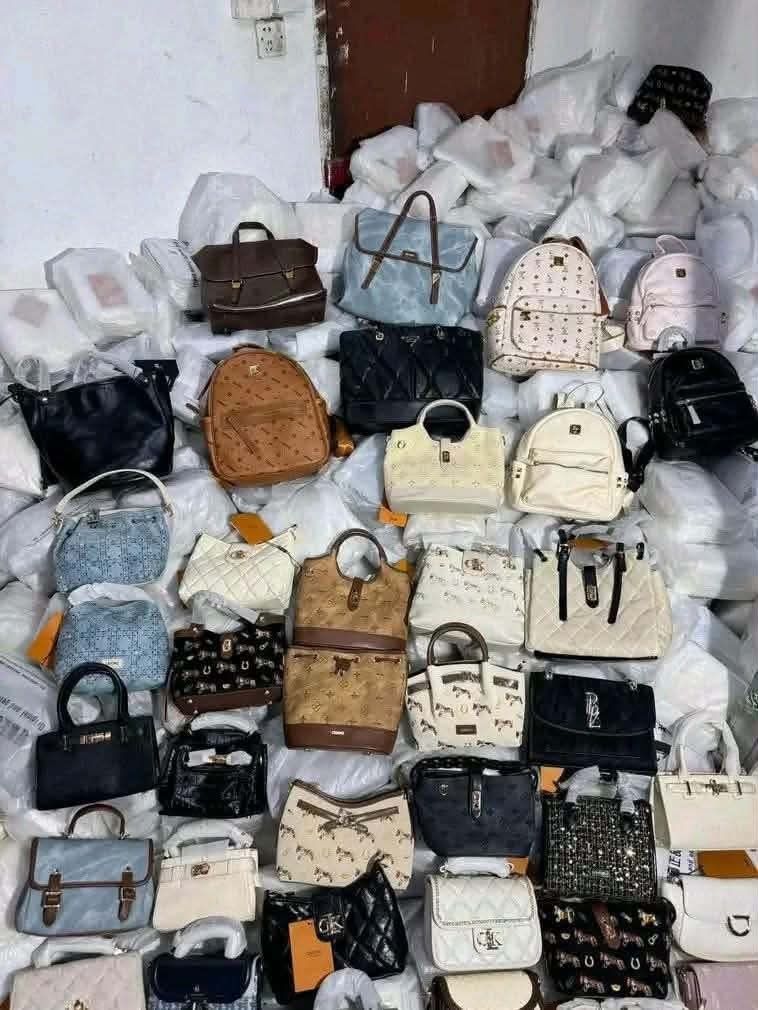 SEALED BOX ASSORTED (Category: Luxury Bags & Wallets) located in Manila. Submitted by _bylodia (Listing ID 1467546249, Image 2). Description: SEALED BOX ASSORTED 60pcs 23000 65pcs 24750.