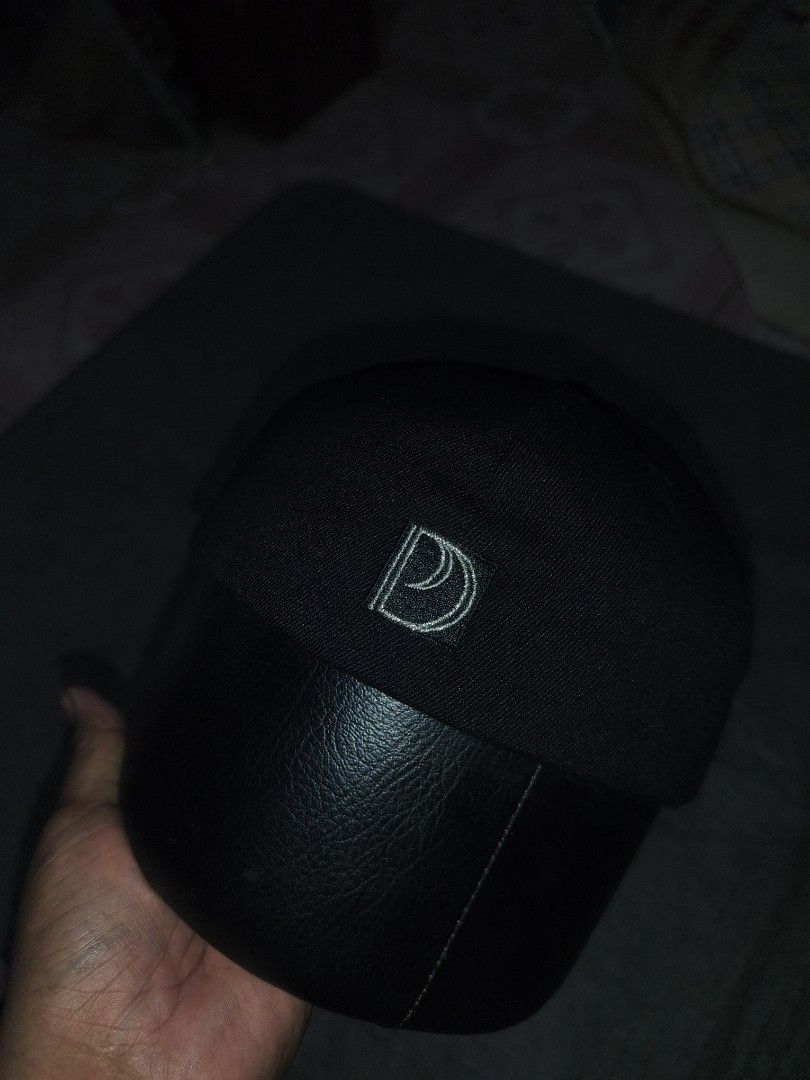 Sean John Flexfit Black Cap (Category: Caps & Hats) located in Cagayan de Oro. Submitted by elijah350below (Listing ID 1467516280, Image 3). Description: - Brand: Sean John - Color: Black with white embroidered script signature on front and small logo on back - Fit: Flexfit inner sweatband for a comfortable, snug fit - Material: 83% acrylic, 15% wool, 2% polyurethane spandex - Origin: Made in the Dominican Republic - Condition: good condition iss
