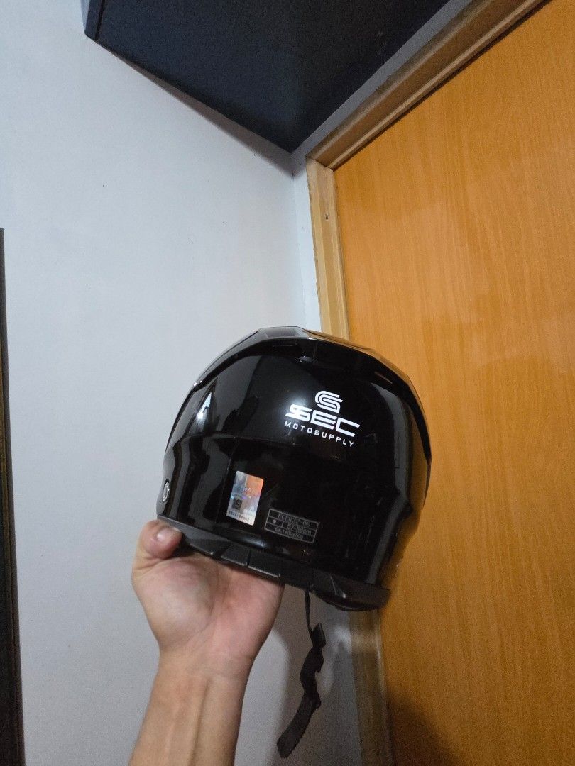 SEC ESSENTIAL Size M-L BLACK (Category: Bicycles) located in Manila. Submitted by roncpapa_ (Listing ID 1467602819, Image 2). Description: SEC Essential gloss black open face helmet. Clear visor attached, tinted visor available. with original box For Large Size padding. (pinalitan upon purchase sa store kasi wala na black na large) Cavite Area.