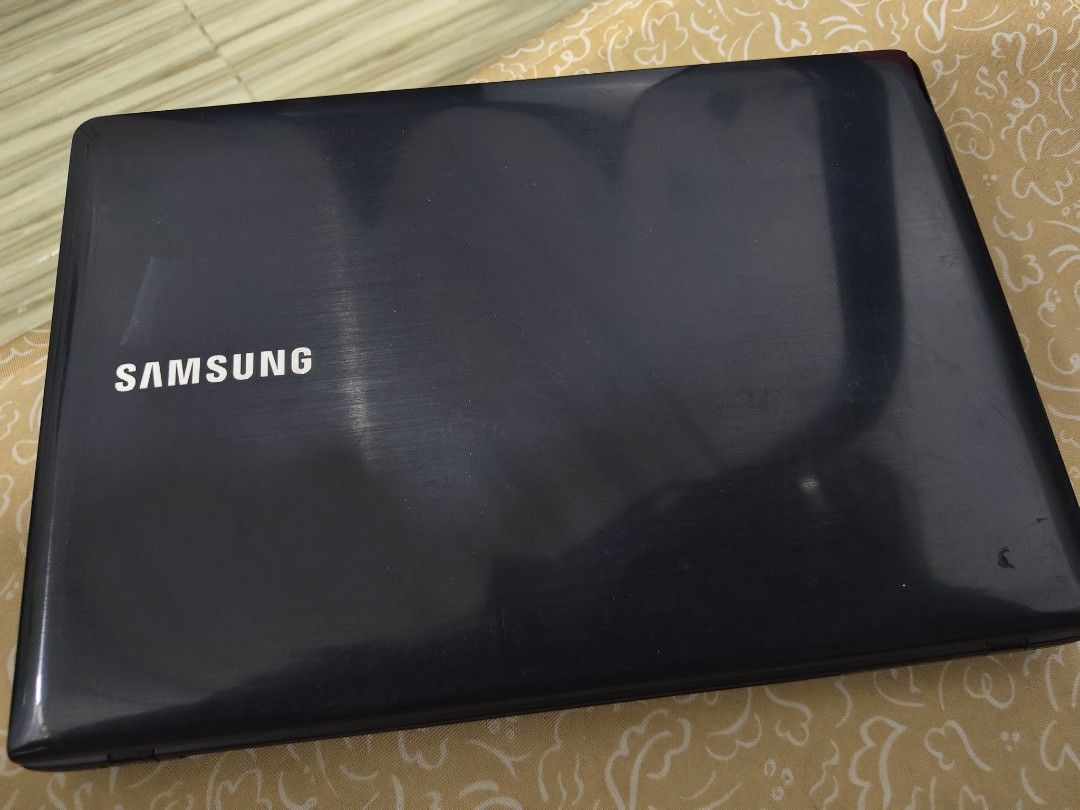 Second hand Samsung Laptop (Category: Laptops & Notebooks) located in Santa Maria. Submitted by keenphoenix-4593cd (Listing ID 1467380102, Image 2). Description: Mabubuksan lang po Siya kapag nakacharge dahil may problem sa battery. Pero nagagamit pa po Siya. palitin lang tlga sa battery. kapapalit ko lng ng memory na SSD kasi mabagal Siya dati pero Ngayon ok na. may kasama ng charger.