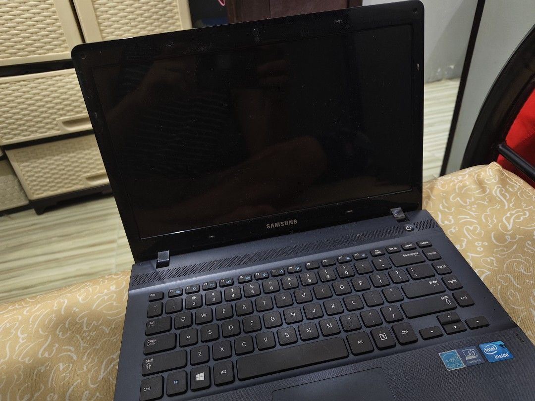 Second hand Samsung Laptop (Category: Laptops & Notebooks) located in Santa Maria. Submitted by keenphoenix-4593cd (Listing ID 1467380102, Image 3). Description: Mabubuksan lang po Siya kapag nakacharge dahil may problem sa battery. Pero nagagamit pa po Siya. palitin lang tlga sa battery. kapapalit ko lng ng memory na SSD kasi mabagal Siya dati pero Ngayon ok na. may kasama ng charger.