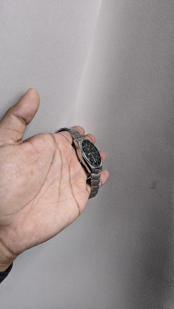 Seiko 5 Automatic Stainless Steel Watch (Category: Men's Watches) located in Caloocan City. Submitted by bimgol (Listing ID 1467483044, Image 3). Description: - Brand: Seiko 5 Automatic Watch - Dial: Classic black with day and date display at 3 o'clock - Markers: Outer track featuring 24-hour markers - Movement: Automatic (no battery required) - Bracelet/Case: Brushed silver stainless steel with minor signs of wear - Condition: Good, working perf