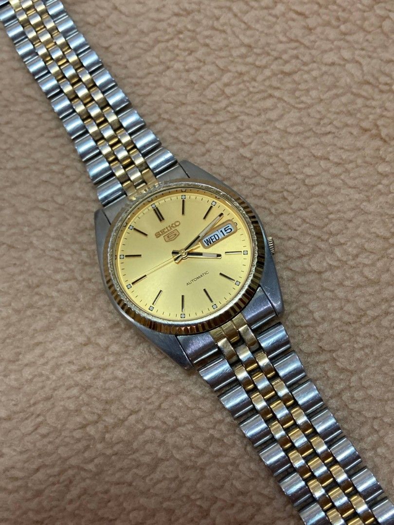 Seiko 5 SNXJ92 (Category: Men's Watches) located in Manila. Submitted by shaira_bash (Listing ID 1467576133, Image 3). Description: Seiko 5 SNXJ92 All Original Caliber 7s26 Automatic Movement Stainless Steel Day And Date Display Open back case Case Diameter 37mm Inclusion: AM Seiko Box ₱5,500🏷️ Pm for more details:.