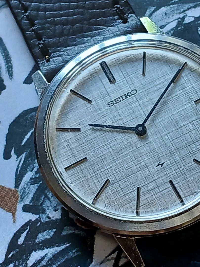 SEIKO "Chariot" (Category: Luxury Watches) located in Tabaco. Submitted by igoys-watches (Listing ID 1467425383, Image 3). Description: SEIKO "Chariot", Manual-wind (UNISEX) ✅️Good Running Condition ✅️All Original Head ✅️In Great Condition ✅️Linen-textured Dial ✅️Acrylic Glass ✅️Vintage, 1974 ✅️Manual-wind ✅️Accurate Time 🕝 (But unserviced, as is) ✅️Highly Collectible ✅️For Collectors 🎣 ✅️High Market Value 🔍 ✅️New Aftermarket Strap ❌️Has norma
