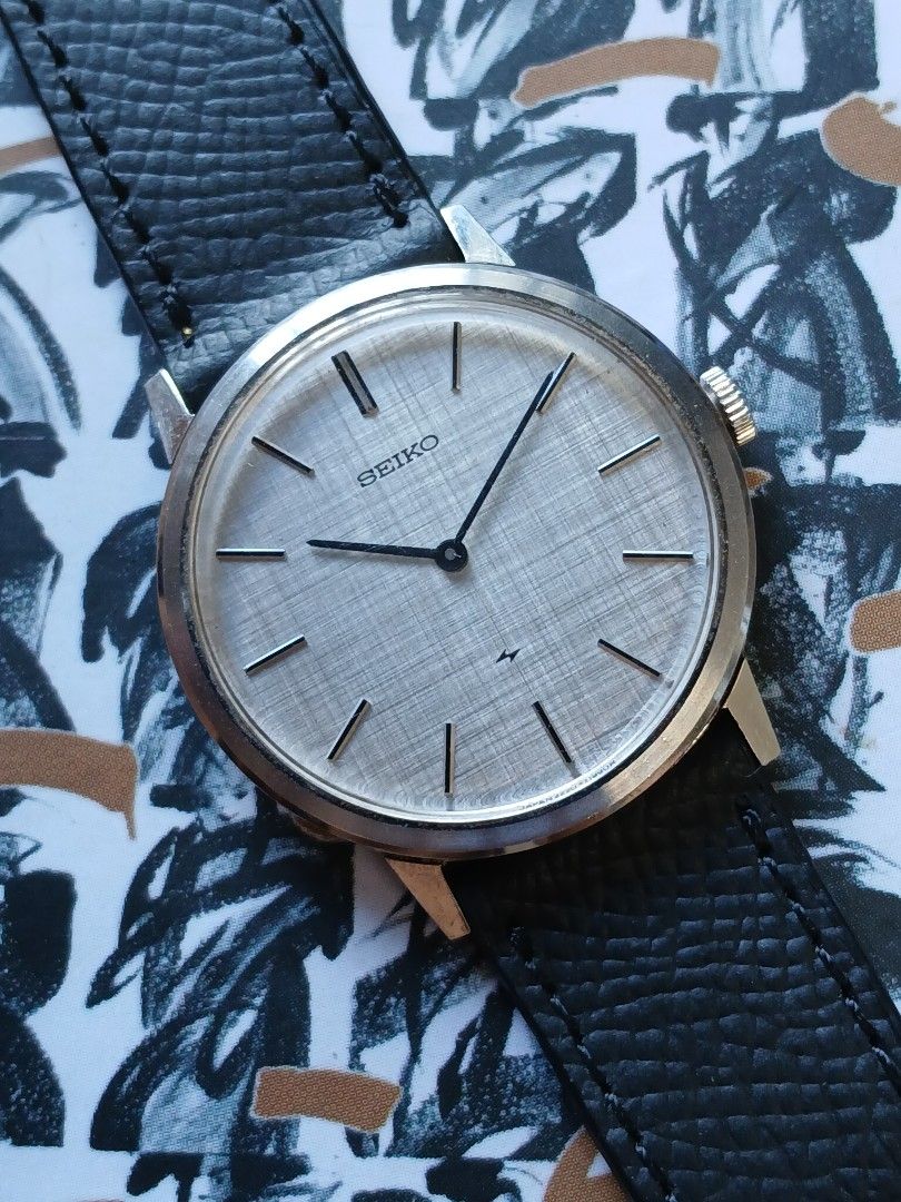SEIKO "Chariot" (Category: Luxury Watches) located in Tabaco. Submitted by igoys-watches (Listing ID 1467425383, Image 2). Description: SEIKO "Chariot", Manual-wind (UNISEX) ✅️Good Running Condition ✅️All Original Head ✅️In Great Condition ✅️Linen-textured Dial ✅️Acrylic Glass ✅️Vintage, 1974 ✅️Manual-wind ✅️Accurate Time 🕝 (But unserviced, as is) ✅️Highly Collectible ✅️For Collectors 🎣 ✅️High Market Value 🔍 ✅️New Aftermarket Strap ❌️Has norma