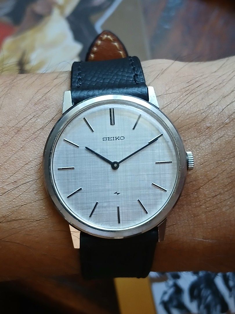 SEIKO "Chariot" (Category: Luxury Watches) located in Tabaco. Submitted by igoys-watches (Listing ID 1467425383, Image 1). Description: SEIKO "Chariot", Manual-wind (UNISEX) ✅️Good Running Condition ✅️All Original Head ✅️In Great Condition ✅️Linen-textured Dial ✅️Acrylic Glass ✅️Vintage, 1974 ✅️Manual-wind ✅️Accurate Time 🕝 (But unserviced, as is) ✅️Highly Collectible ✅️For Collectors 🎣 ✅️High Market Value 🔍 ✅️New Aftermarket Strap ❌️Has norma