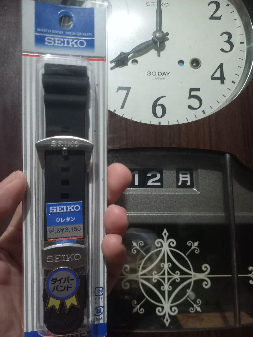 SEIKO Rubber Dive Watch Band Black (Category: Men's Watches) located in Manila. Submitted by carloskilo (Listing ID 1467492871, Image 1). Description: - Brand: Seiko - Material: Durable black polyurethane - Hardware: Stainless steel buckle and keeper with Seiko branding - Condition: Brand new with original packaging and wrapper - Authenticity: Japanese text and retail price label included on the wrapper 22 mm original rubber strap. meet up only s