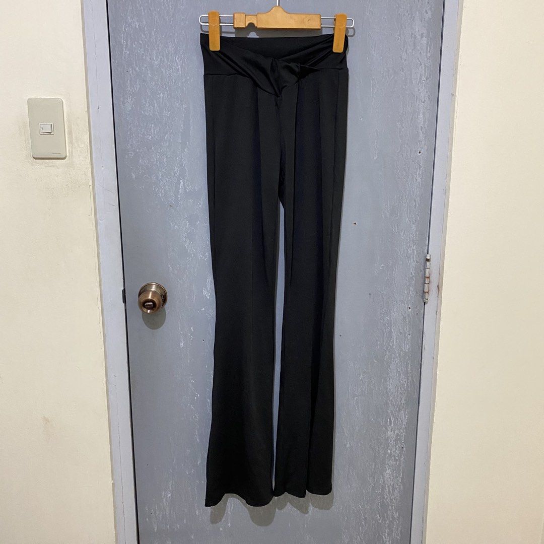 SHEIN Black Flared Workout Leggings (Category: Other Bottoms) located in Quezon City. Submitted by lovelylittlepreloves (Listing ID 1467398798, Image 1). Description: only worn once.