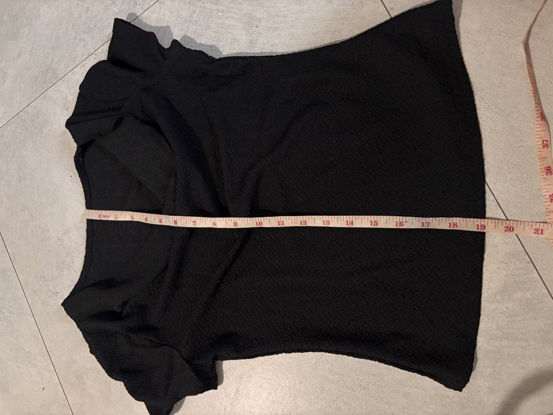 Shein Black Textured Top Size S (Category: Sleeveless) located in Manila. Submitted by nicoleaaa (Listing ID 1467459994, Image 2). Description: - Brand: Shein - Size: S (Tag attached) - Color: Black - Fabric: Lightweight textured material with stretch - Condition: Brand new - Style: Simple everyday basic piece.