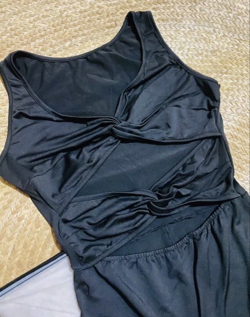 SHEIN Black Twist Front Cutout Romper Size S (Category: Rompers) located in Marikina City. Submitted by jessylady10 (Listing ID 1467474880, Image 2). Description: Brand new SHEIN black short romper in Size S (US 4 / EU 36). Features a chic twist knot, stylish cutouts, and an elastic waist for comfort. Comes in its original packaging. Perfect for casual days or night outs! Gcash payment, lalamove delivery or J&T shipment. .