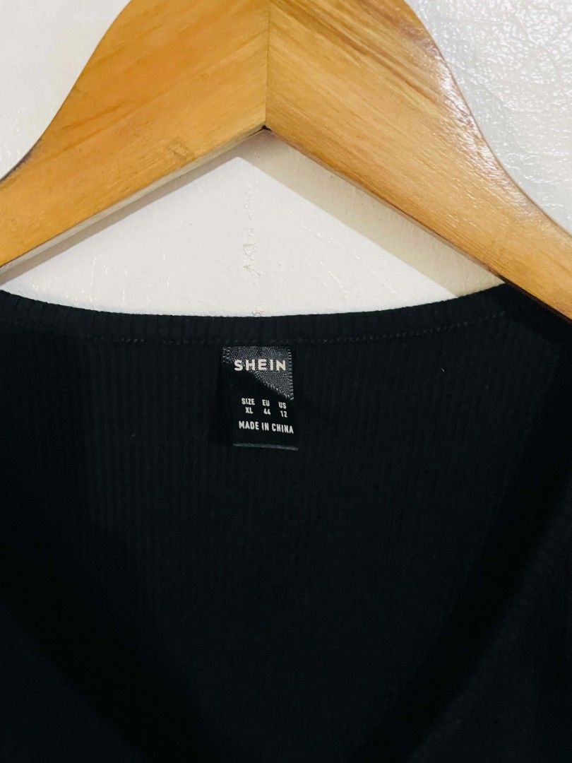 Shein Ribbed V-Neck Button Crop Top (Category: Sleeveless) located in San Mateo. Submitted by safeearth21 (Listing ID 1467589197, Image 2). Description: - Brand: SHEIN - Color: Black - Size: XL / EU 44 / US 12 - Material: Soft stretch knit fabric - Details: V-neckline with functional front buttons, short sleeves - Fit: Crop top, great for pairing with high-waisted jeans or skirts.