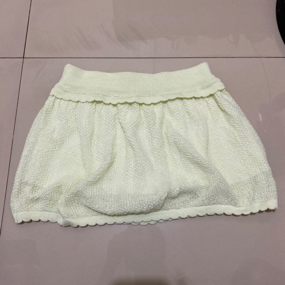 SHEIN Yellow Skirt (Category: Skirts) located in Quezon City. Submitted by lovelylittlepreloves (Listing ID 1467401220, Image 1). Description: .