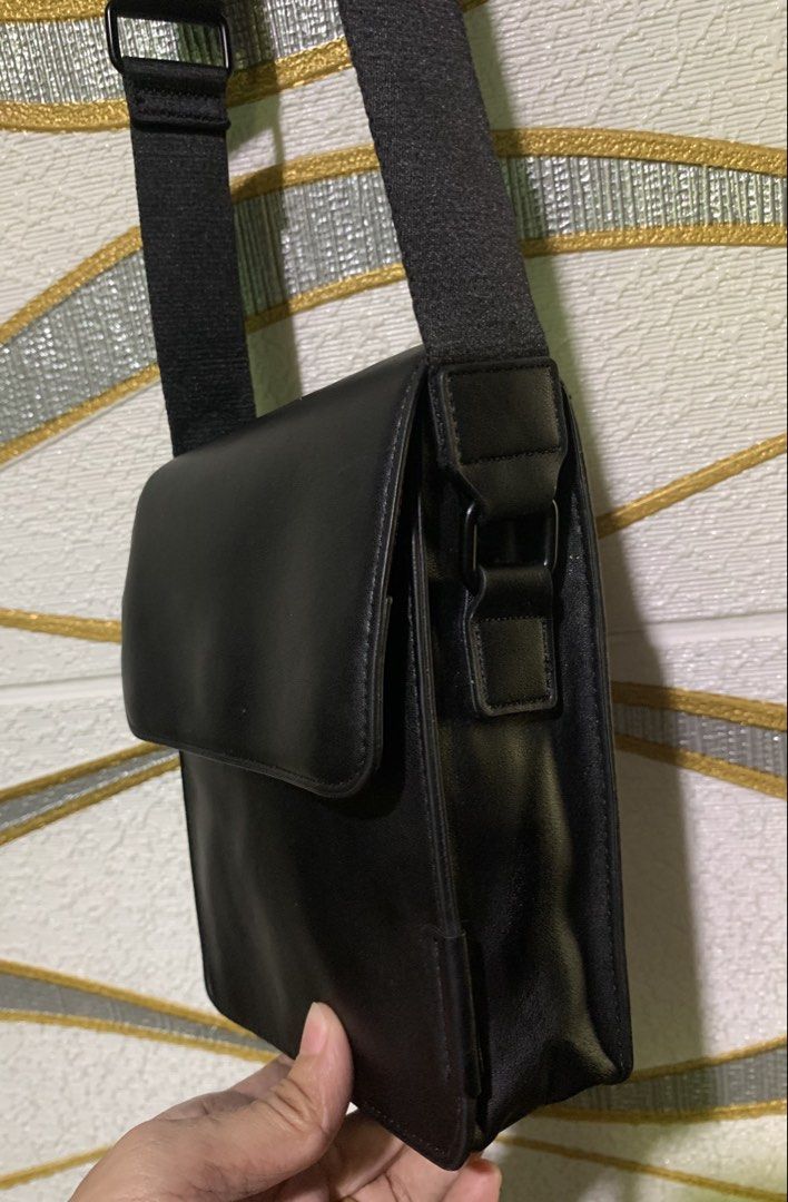 Shoopen Crossbody Bag TPBF20W03 Black (Category: Cross-body Bags) located in Carigara. Submitted by spark2503 (Listing ID 1467383509, Image 3). Description: - Brand: Shoopen - Model: TPBF20W03 - Color: Classic Black - Material: Synthetic leather with polyester lining - Closure: Flap with secure magnetic snap - Strap: Adjustable fabric shoulder strap - Condition: Brand new with original tag still attached.