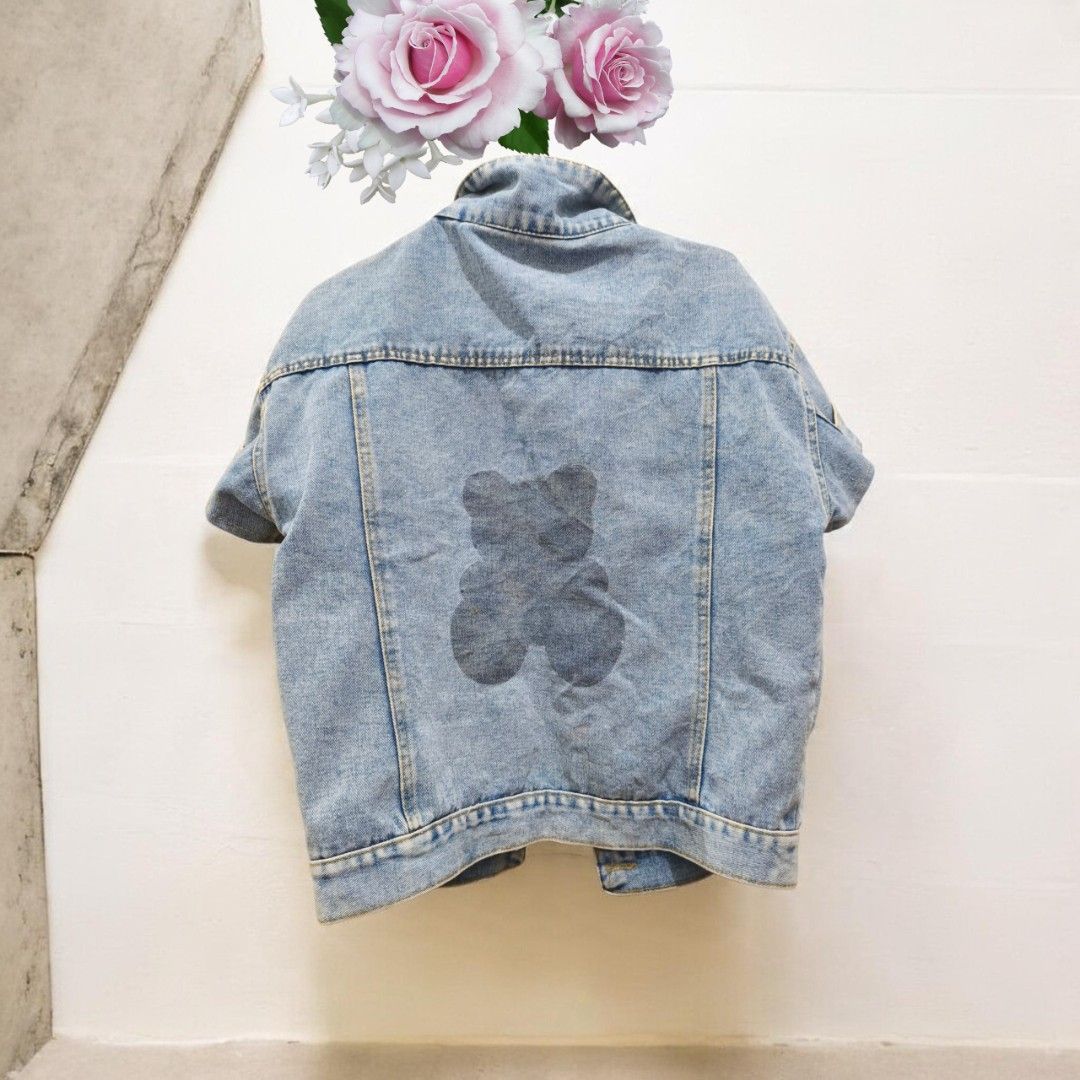 denim tops short sleeves light wash (Category: Coats, Jackets and Outerwear) located in Taguig. Submitted by deyerreC2020 (Listing ID 1467535559, Image 2). Description: nice denim good quality thick denim soft preloved tops 80% cotton denim Light wash short-sleeve denim jacket in Size M tag . best fit for Large frames bust 36-38 sizes trendy nice tops ready to wear in good condition Features a button-up front, chest pockets, contrast stitching, a