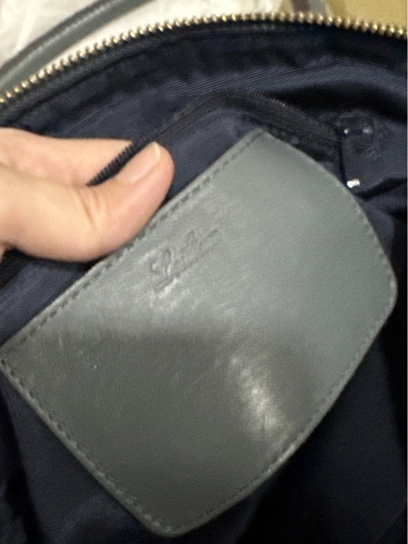Shoulder Bag (Category: Shoulder Bags) located in Paranaque City. Submitted by celinegab (Listing ID 1467511524, Image 3). Description: .