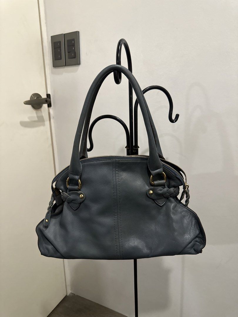 Shoulder Bag (Category: Shoulder Bags) located in Paranaque City. Submitted by celinegab (Listing ID 1467511524, Image 2). Description: .