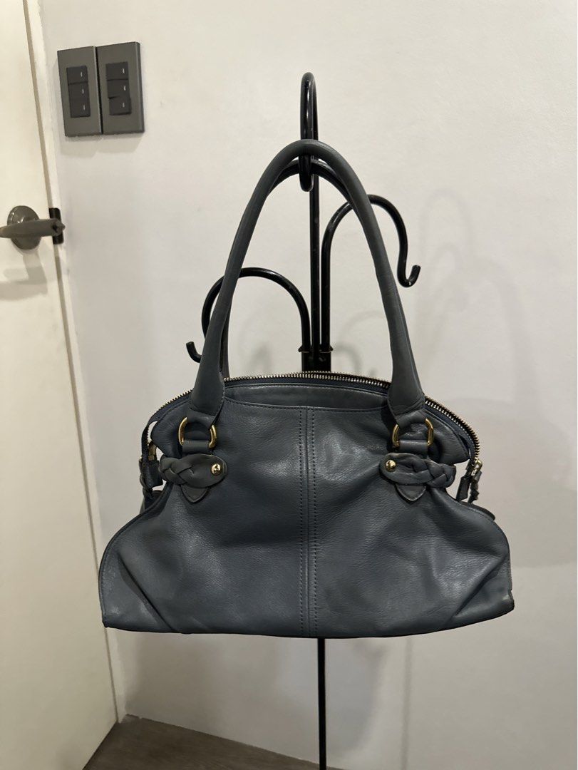 Shoulder Bag (Category: Shoulder Bags) located in Paranaque City. Submitted by celinegab (Listing ID 1467511524, Image 1). Description: .