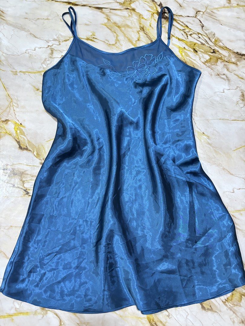 Silk dress (Category: Dresses) located in Burgos, Ilocos Norte. Submitted by carou11406 (Listing ID 1467475883, Image 1). Description: Size medium-large .