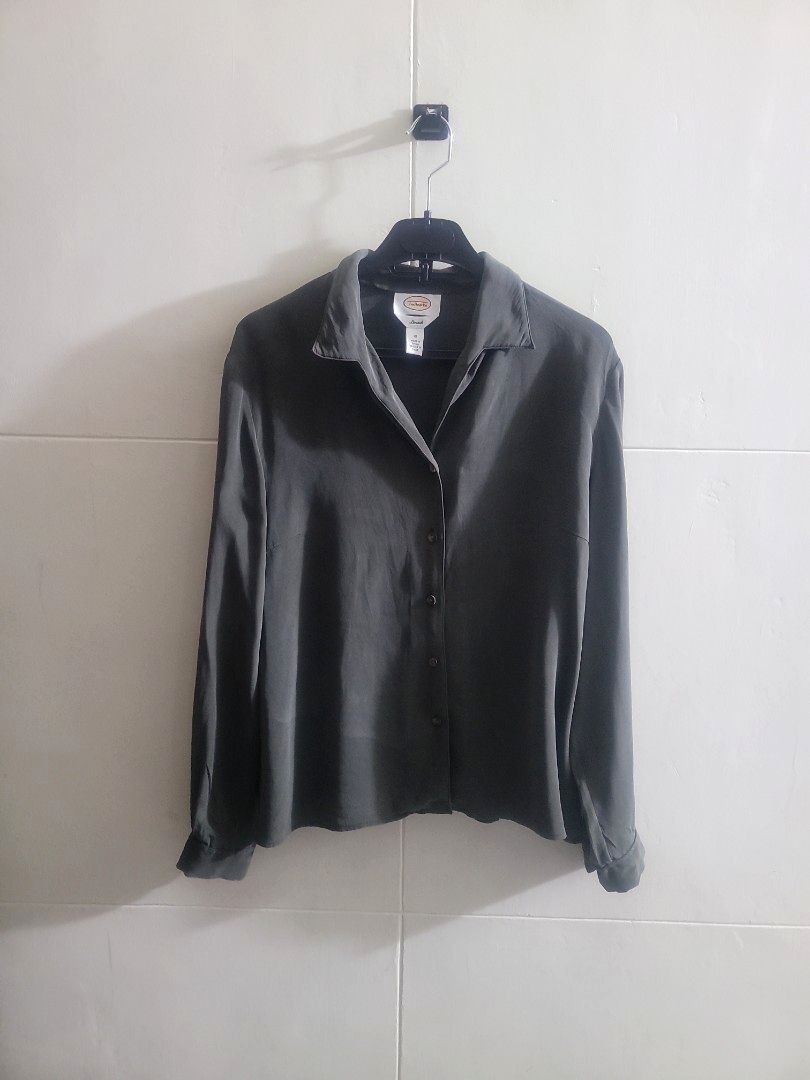 SILK Talbots Stretch Top (Category: Blouses) located in Los Banos. Submitted by lopecruz (Listing ID 1467466397, Image 1). Description: armpit : 22" length : 22" like new, no flaws S-M.